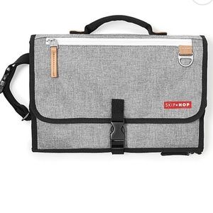 SKIP*HOP® Pronto Signature Changing Station